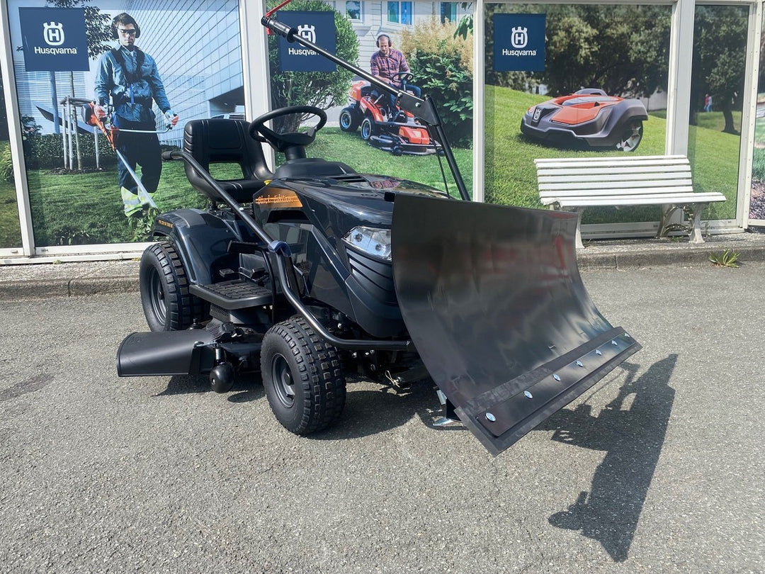 Trattorino rasaerba Black Edition PRO 228/108 Twin HS con pacchetto invernale 120 Plus