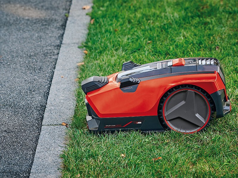 Robot rasaerba 18-V per giardini fino a 500 m² con telecamera