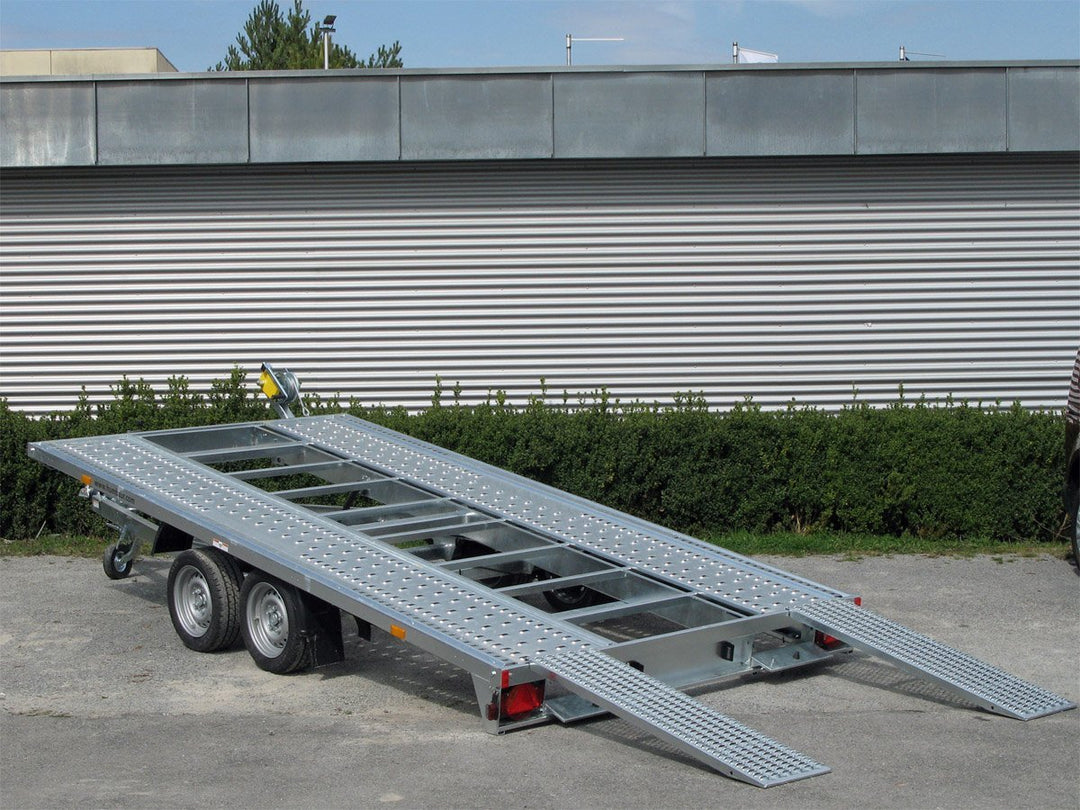Rimorchio per trasporto auto Humbaur MTK 304222 con pianale ribaltabile, 100 km/h